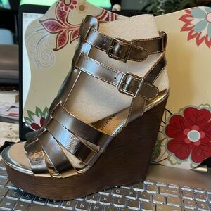 Chinese Laundry Jump Drive Gladiator Wedge Sandal in Pewter/Silver  Sz 8…